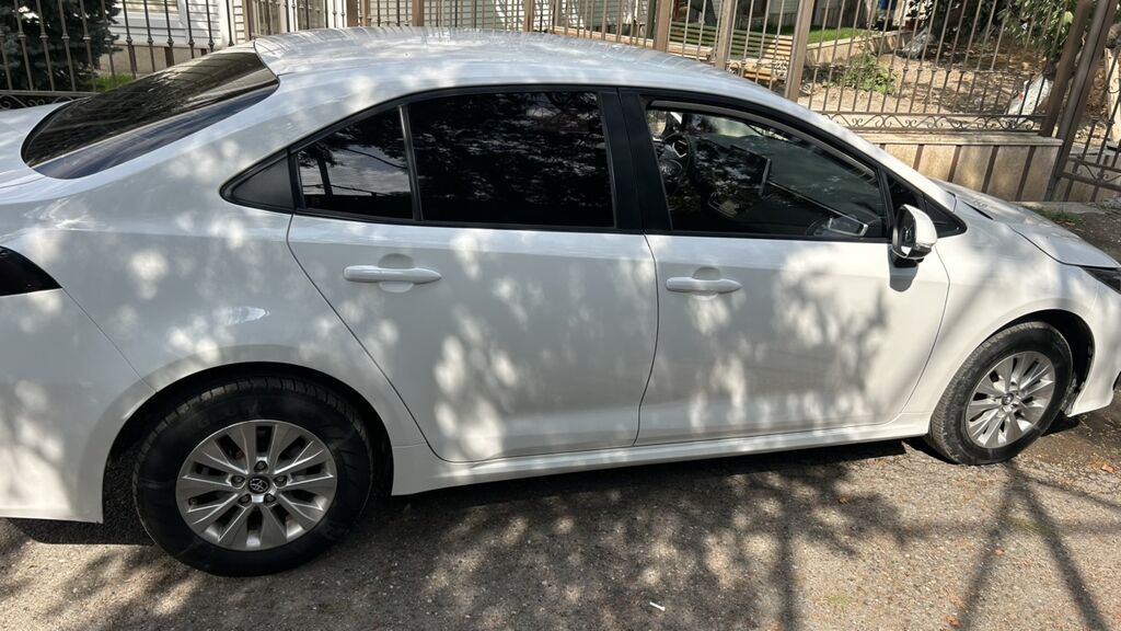 Toyota Corolla: 2019 г., 1.8 л, Вариатор, Гибрид, Седан: фото 4