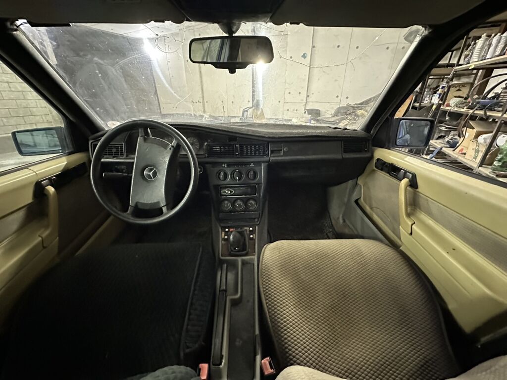 Mercedes-Benz 190: 1989 г., 2 л, Механика, Бензин, Седан: фото 7