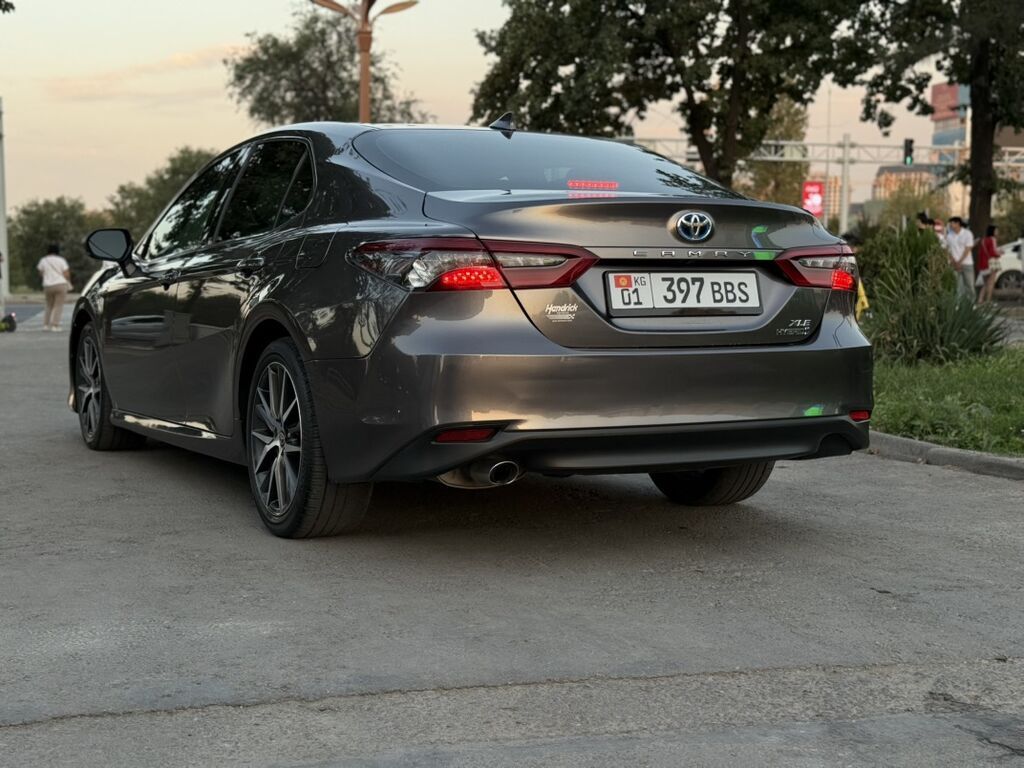 Toyota Camry: 2022 г., 2.5 л, Автомат, Гибрид, Седан: фото 3