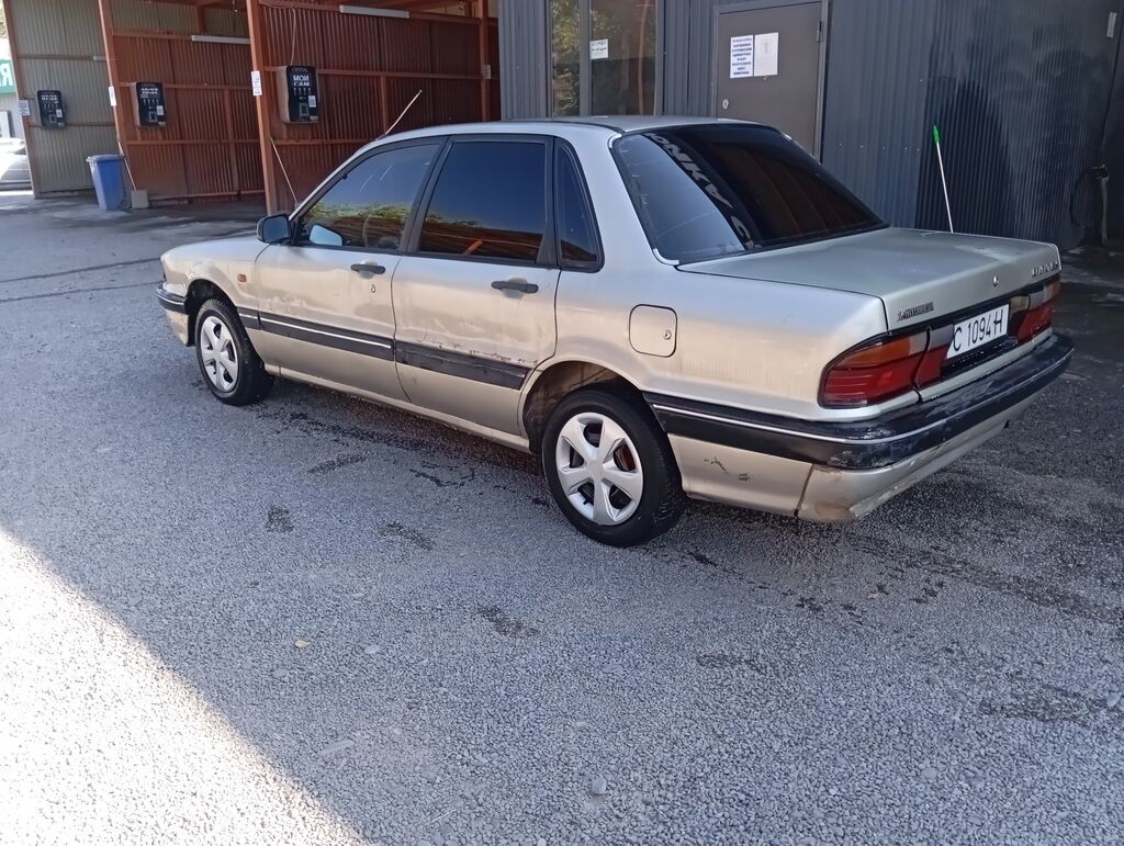 Mitsubishi Galant: 1989 г., 1.8 л, Механика, Бензин, Седан: фото 5