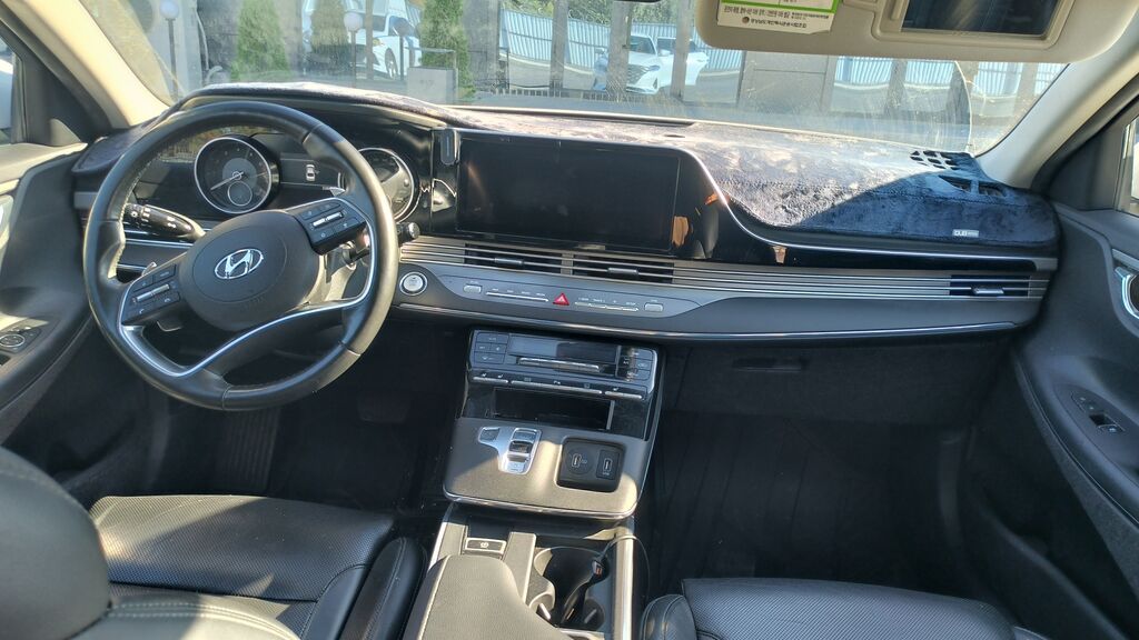 Hyundai Grandeur: 2021 г., Газ, Седан: фото 2