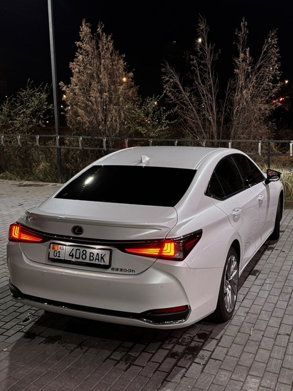 Lexus ES: 2022 г., 2.5 л, Автомат, Гибрид, Седан: фото 3