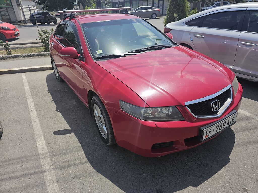 Honda Accord: 2005 г., 2 л, Механика, Бензин, Седан: фото 2