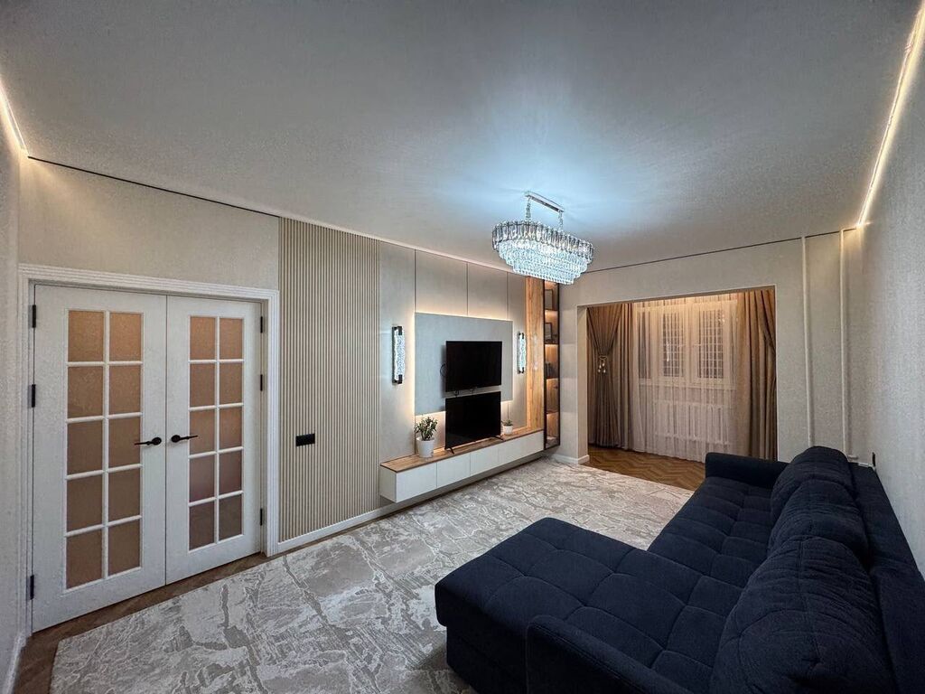 3 комнаты, 70 м², 12 мкр 106 серия, 4 этаж, Дизайнерский ремонт: фото 1