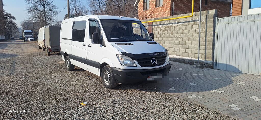 Mercedes-Benz Sprinter, цельнометаллический фургон белого цвета: фото 3