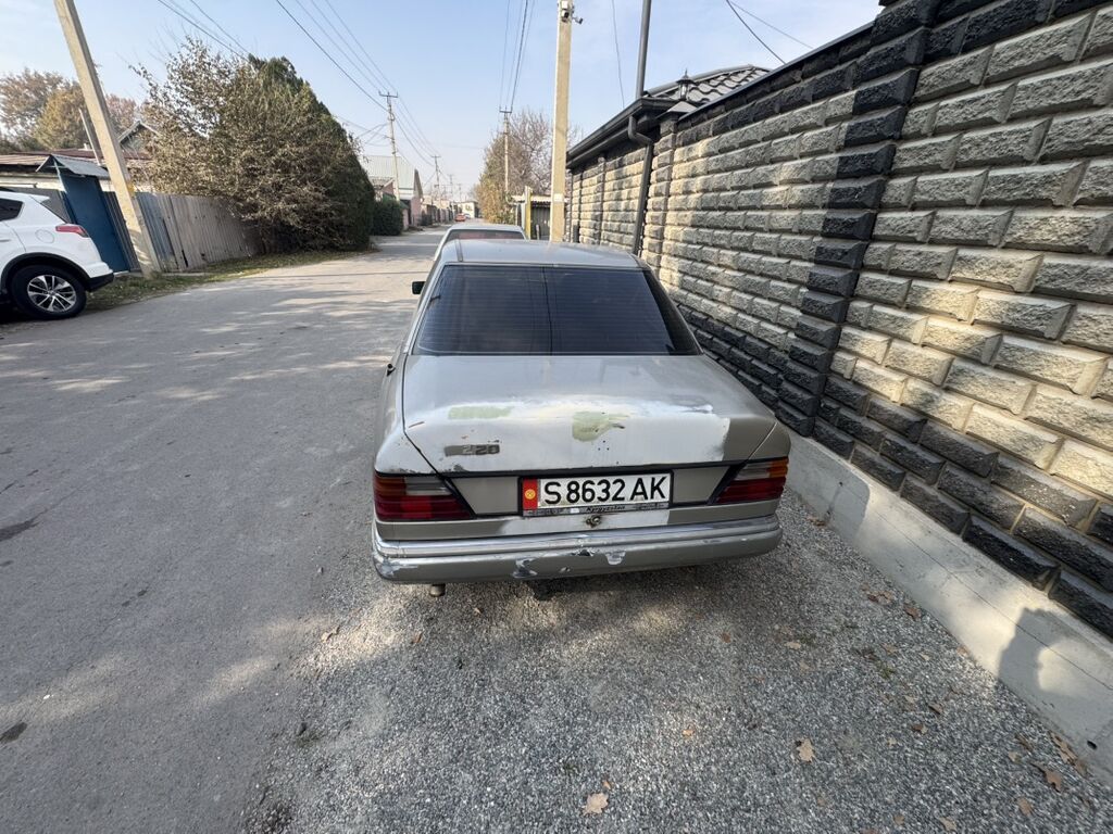 Mercedes-Benz W124: 1992 г., 2.2 л, Механика, Бензин, Седан: фото 4