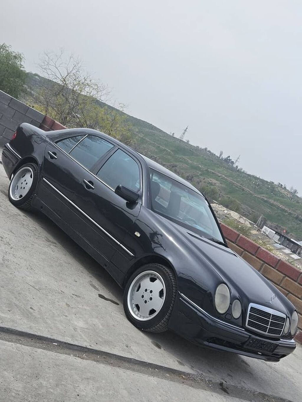Mercedes-Benz E-Class: 1997 г., 4.3 л, Автомат, Бензин, Седан: фото 2