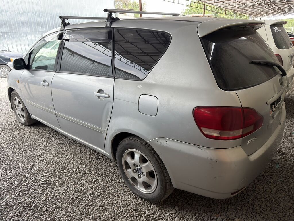 Toyota Ipsum: 2001 г., 2.4 л, Автомат, Газ, Минивэн: фото 4