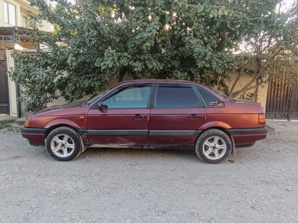 Volkswagen Passat: 1993 г., 1.8 л, Механика, Бензин, Седан: фото 5