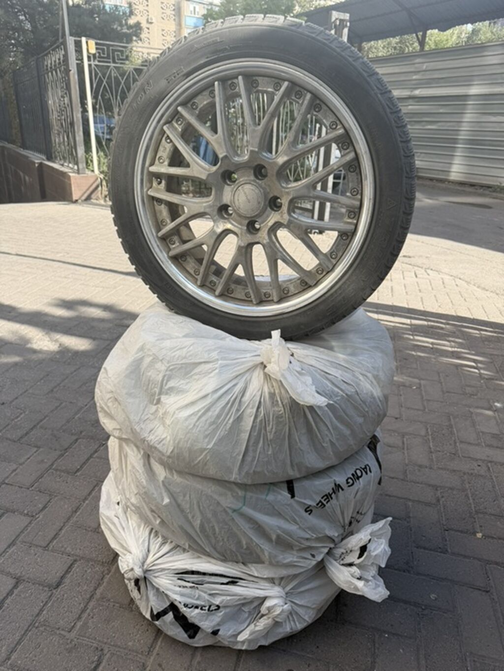 Колеса в сборе 225 / 45 / R 18, Зима, Б/у, Комплект, Легковые, Литые, отверстий - 5: фото 1