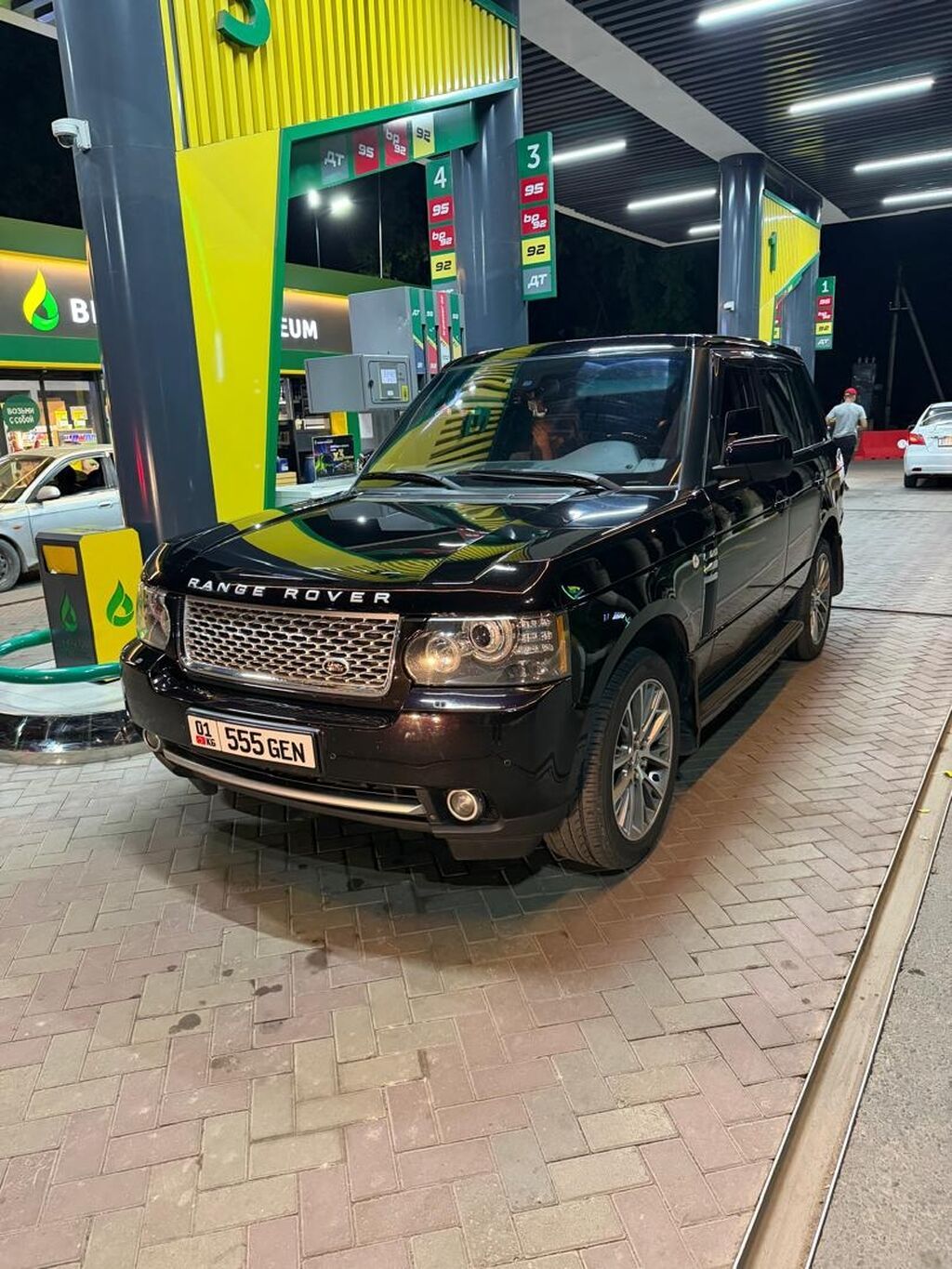 Land Rover Range Rover: 2010 г., 5 л, Автомат, Бензин, Внедорожник: фото 4