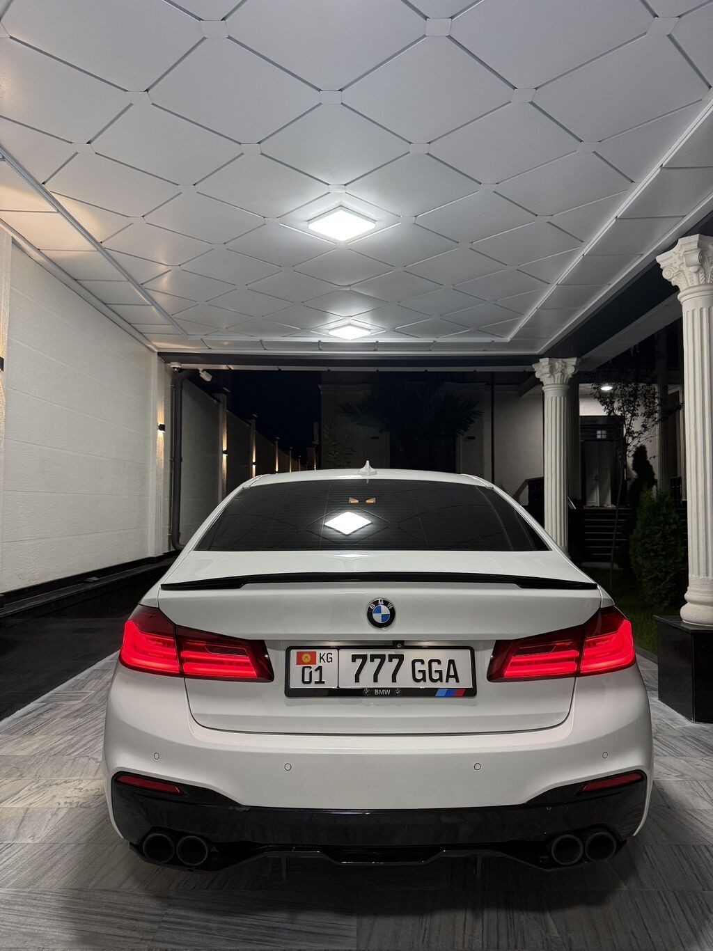 BMW — кожаный салон с расширенной подсветкой и комфортными сиденьями: фото 4