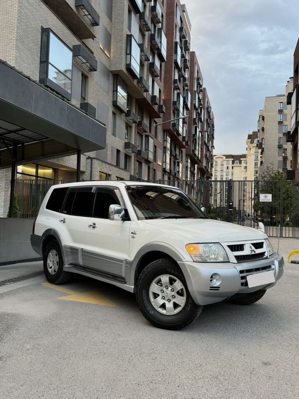 Mitsubishi Pajero: 2003 г., 3 л, Автомат, Бензин, Внедорожник: фото 3