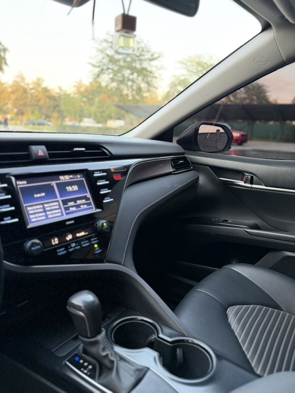 Toyota Camry: 2020 г., 2.5 л, Автомат, Бензин, Седан: фото 8