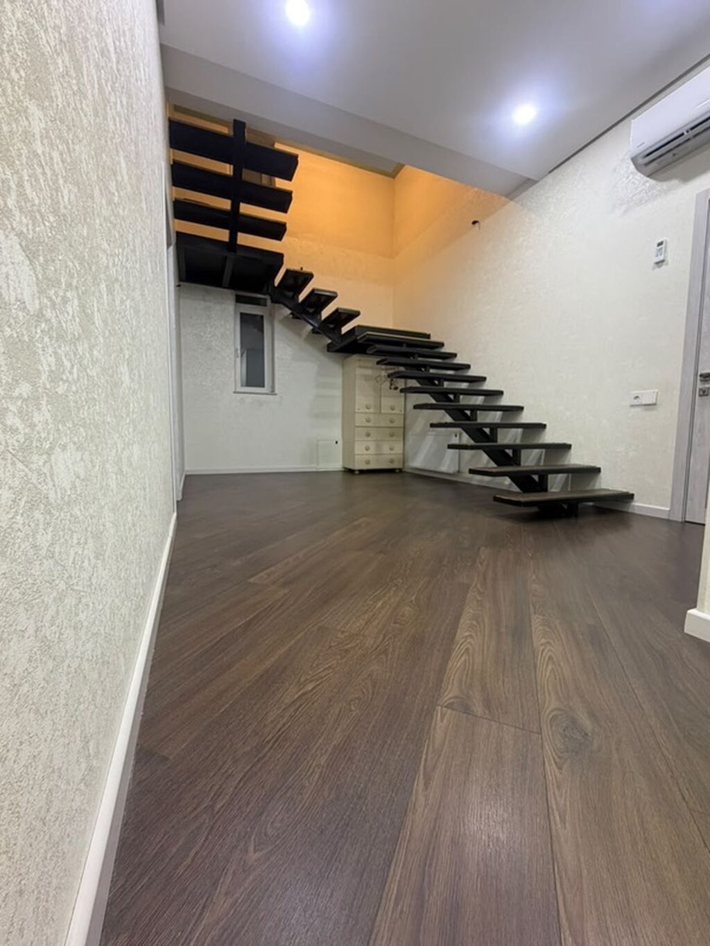 Dədə Qorqud 6 otaqlı, 178 kv. m, Yeni təmirli