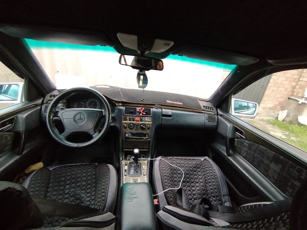 Mercedes-Benz E-Class: 1995 г., 3.2 л, Автомат, Бензин, Седан — фото 5
