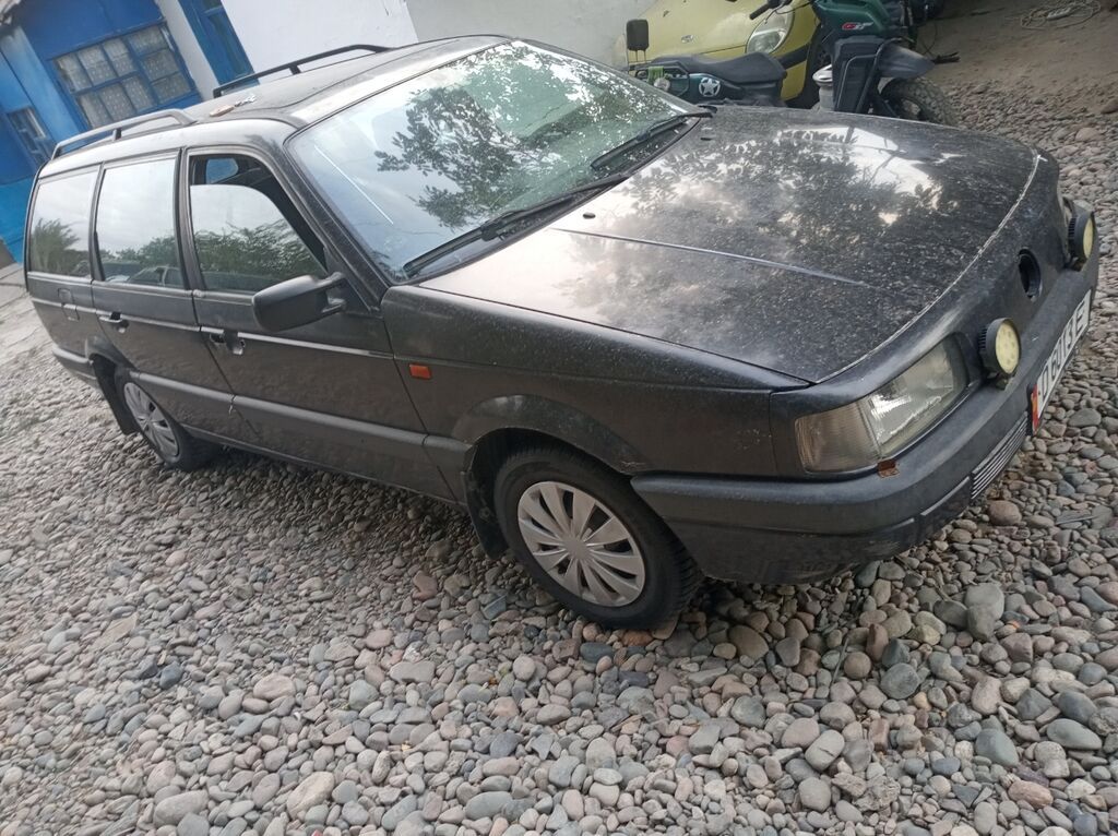 Volkswagen Passat: 1991 г., 1.8 л, Механика, Бензин, Универсал: фото 1