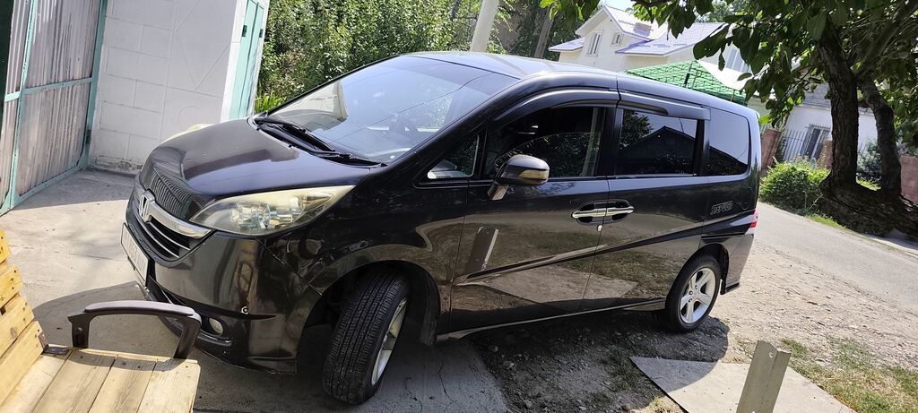 Honda Stepwgn: 2005 г., 2 л, Бензин, Минивэн: фото 1
