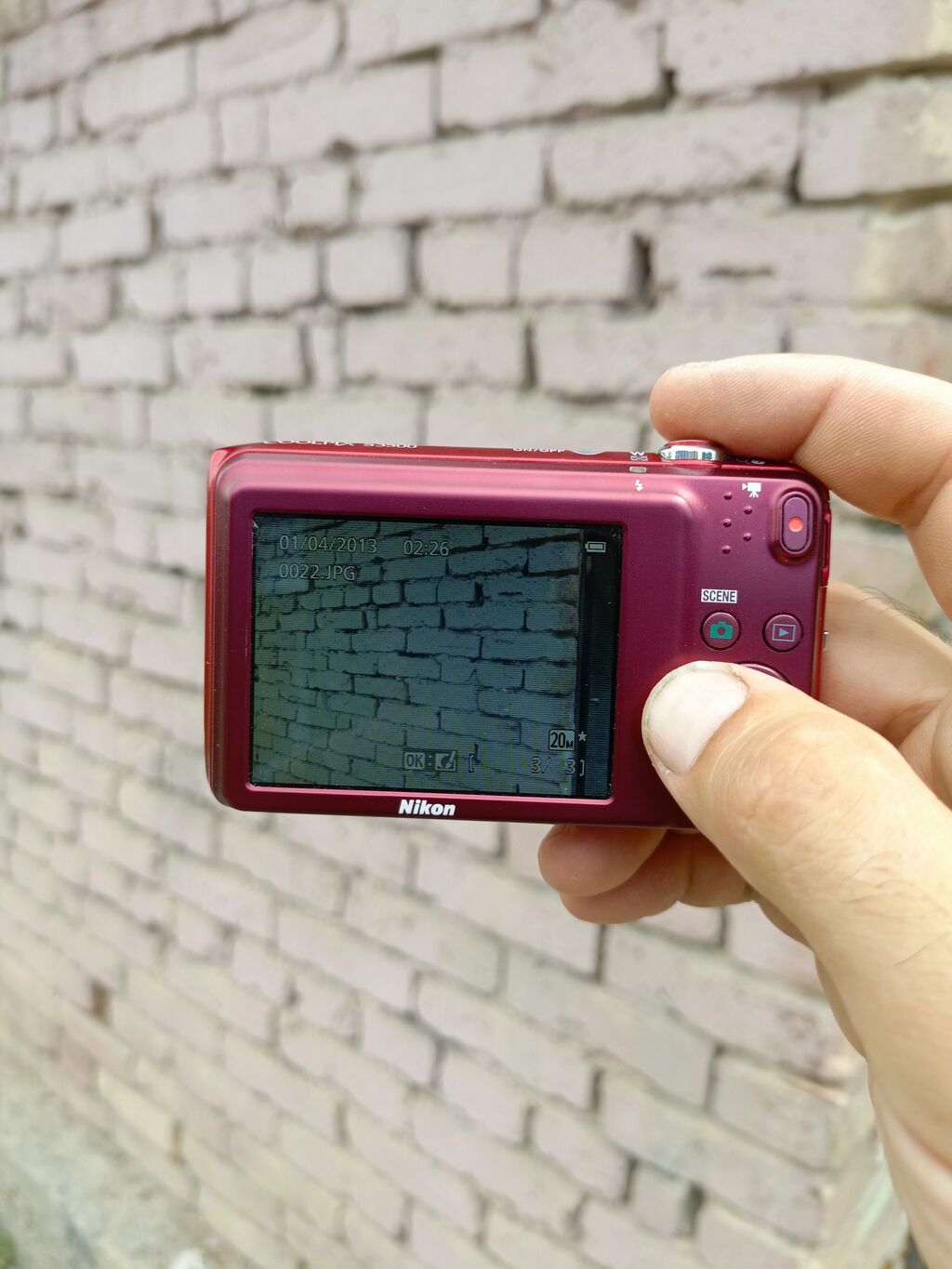 Компактная цифровая камера Nikon COOLPIX (красный цвет) — фото 2