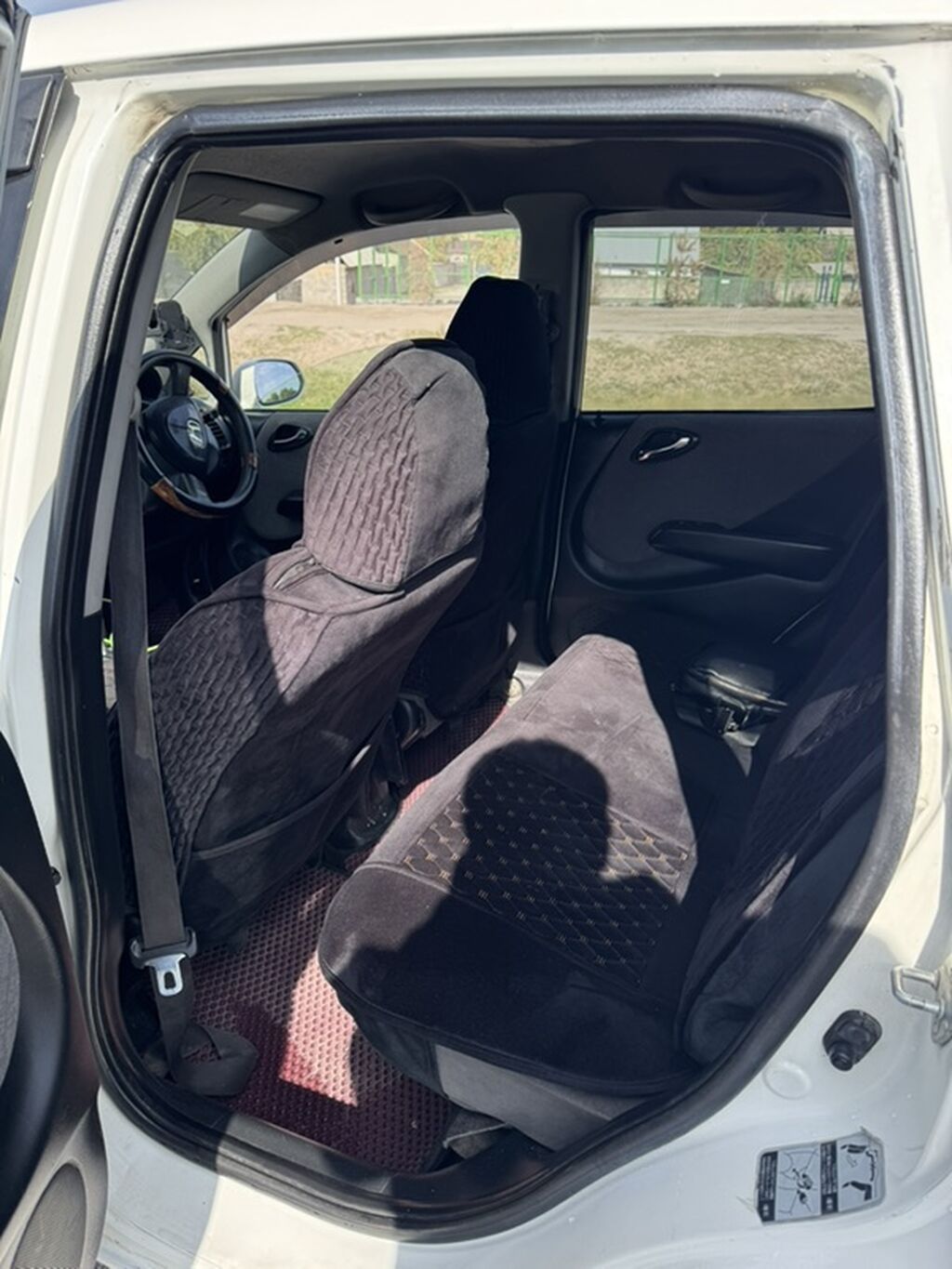 Honda Fit: 2002 г., 1.3 л, Хэтчбэк: фото 3