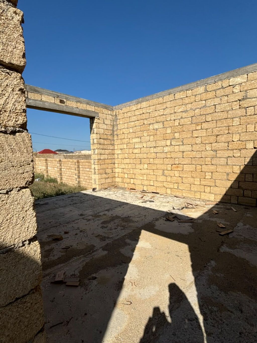 Saray 5 otaqlı, 200 kv. m, Təmirsiz