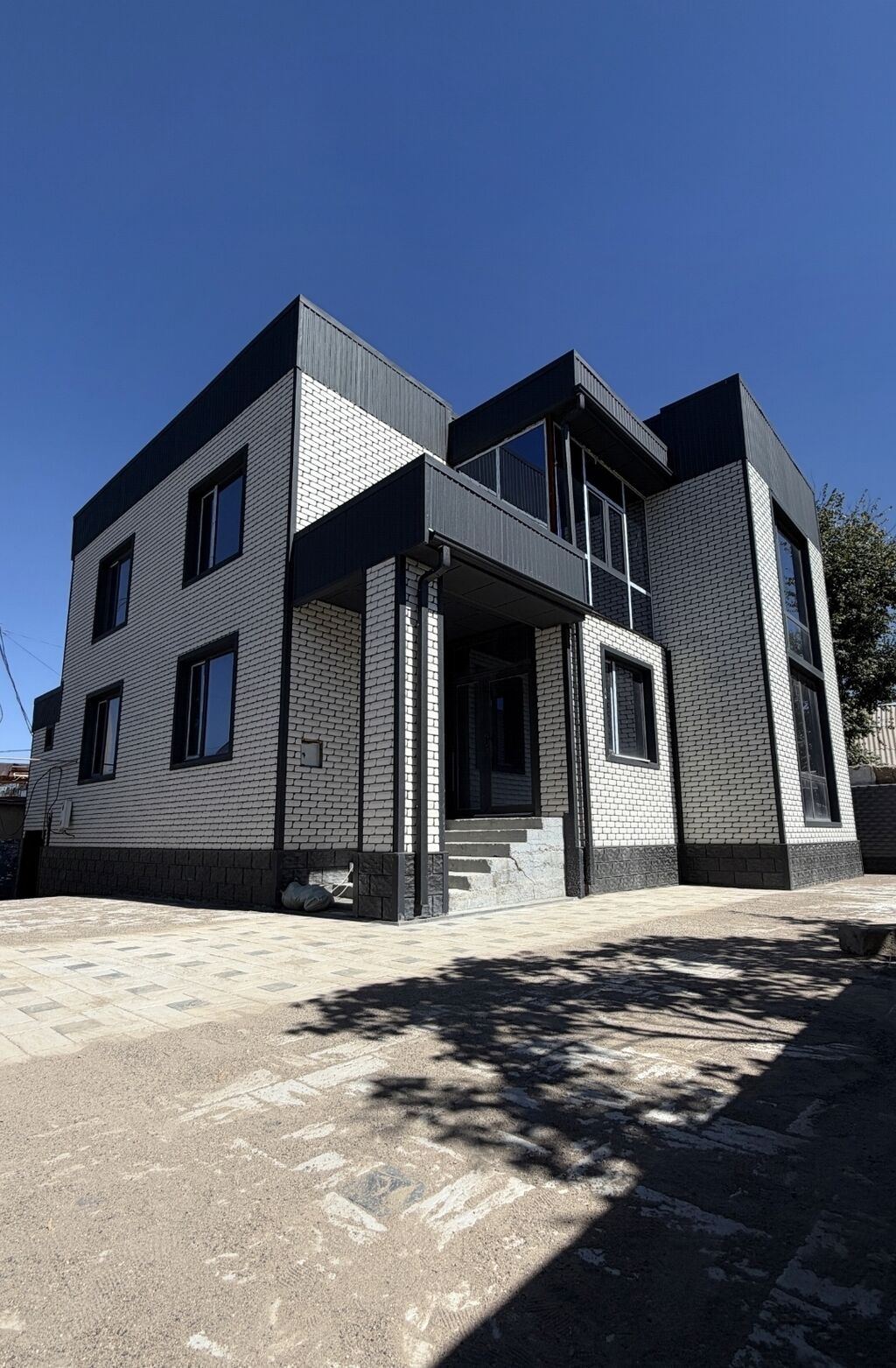 Продается уютный 2-уровневый дом Площадь: 181 м² Подвпл 35 м2: фото 1