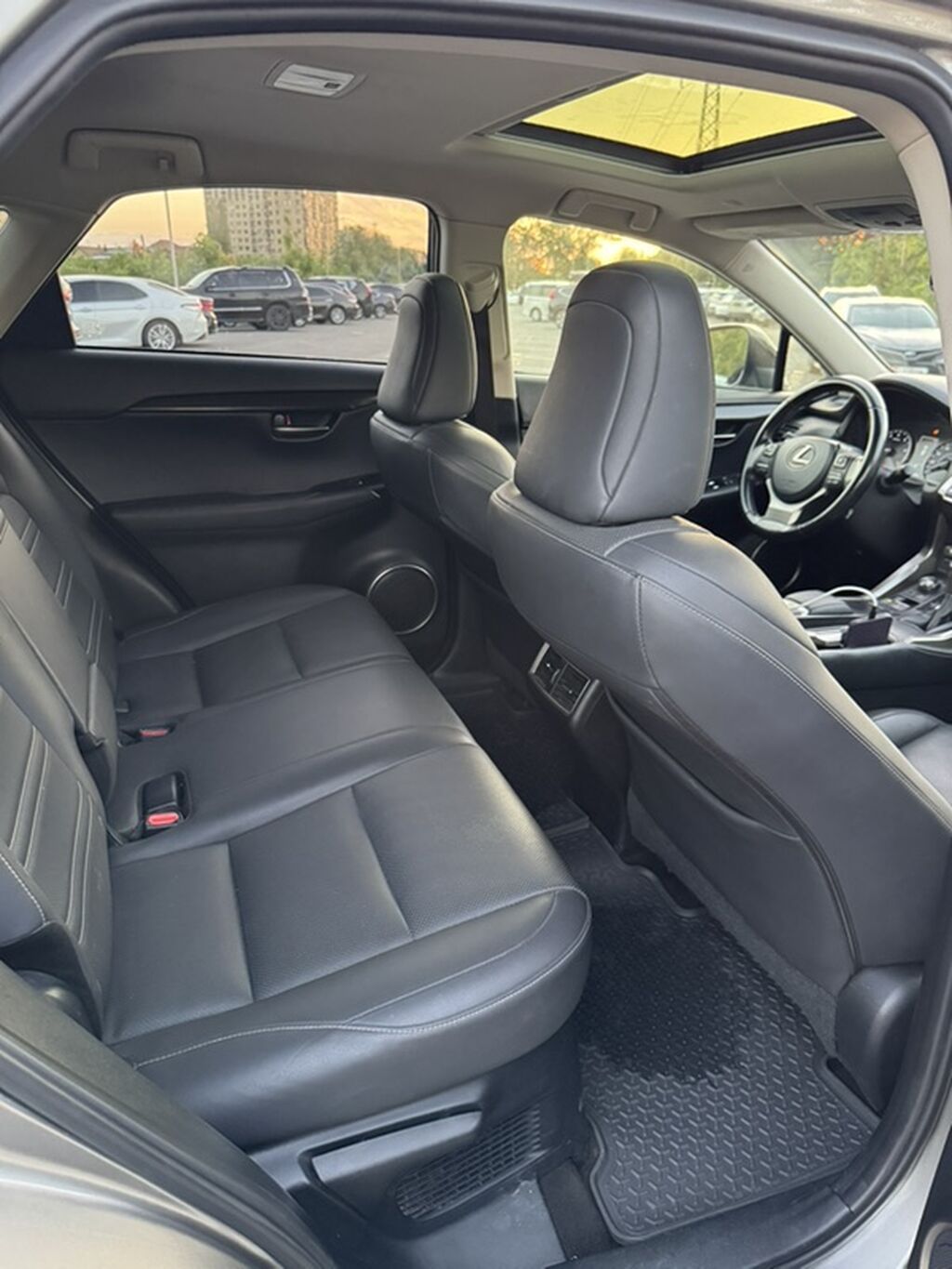 Lexus NX: 2019 г., 2 л, Автомат, Бензин, Кроссовер: фото 7