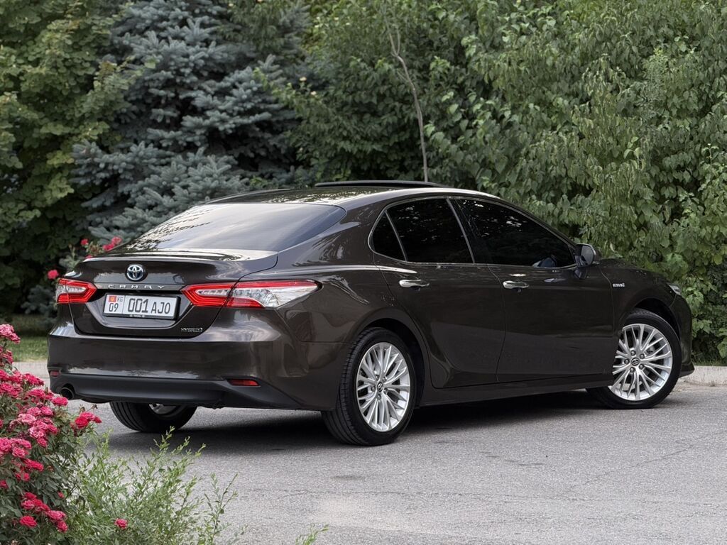 Toyota Camry: 2019 г., 2.5 л, Вариатор, Гибрид, Седан: фото 5