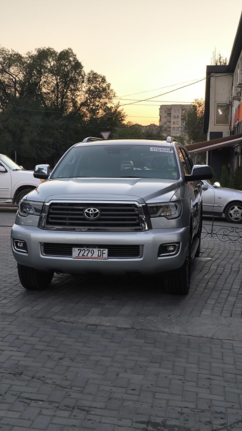 Toyota Sequoia: 2020 г.: фото 2