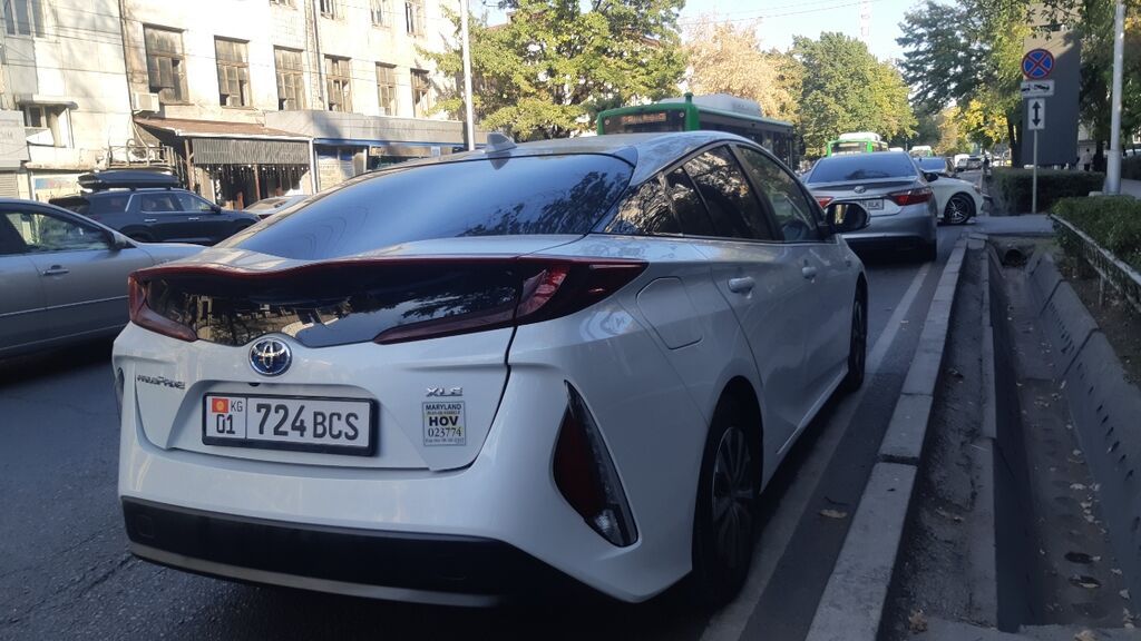 Toyota Prius: 2020 г., 1.8 л, Автомат, Гибрид, Лифтбек: фото 2