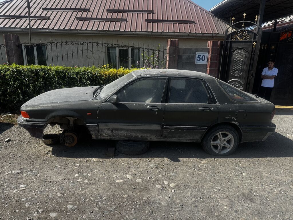 Mitsubishi Galant: 1990 г., Седан: фото 3