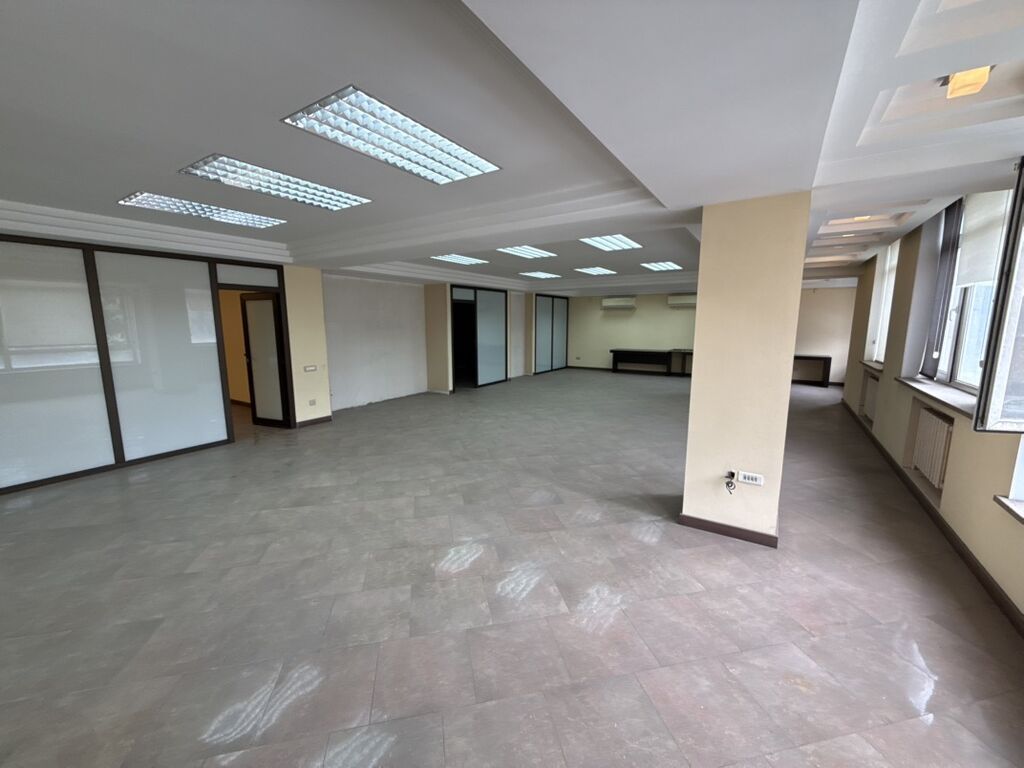 Продажа офисов 402 м², С ремонтом, С мебелью, Многоэтажное здание, 2 этаж: фото 8