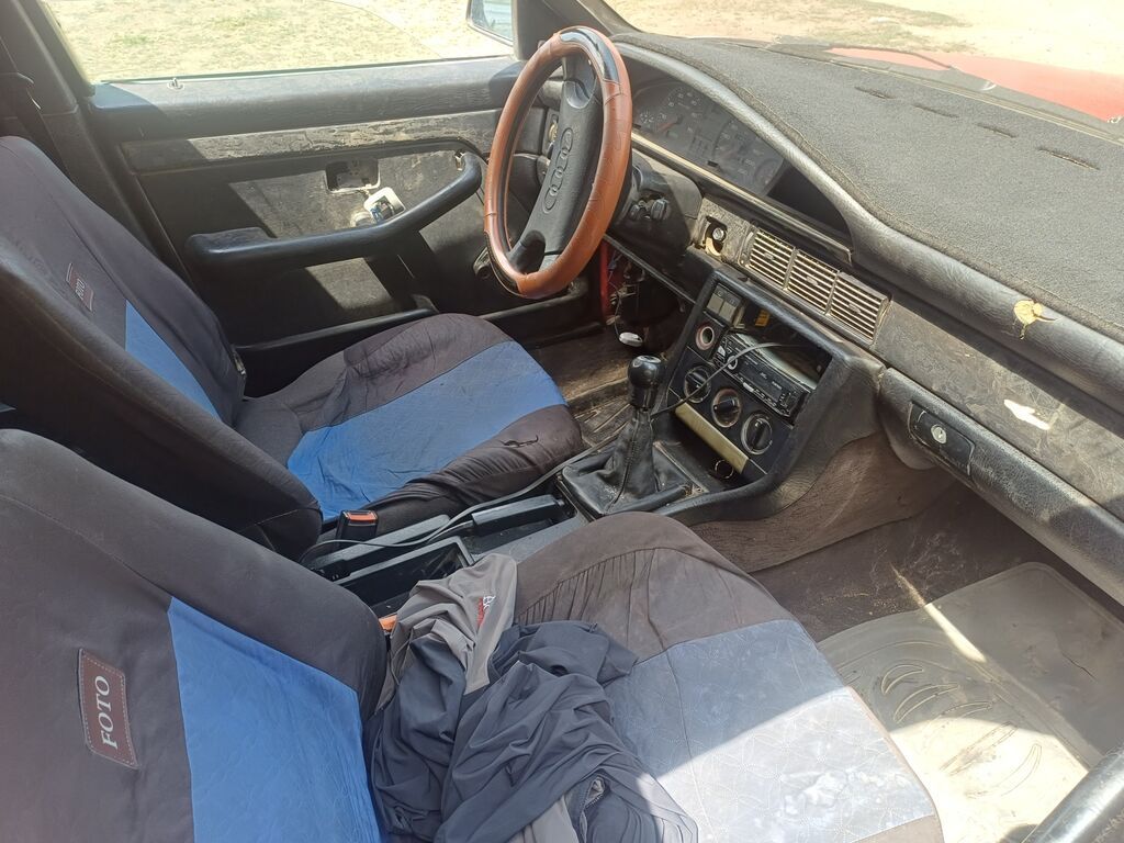 Audi 100: 1986 г., 2.2 л, Механика, Бензин, Седан: фото 6
