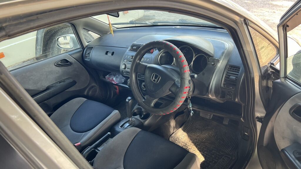 Honda Fit: 2002 г., 1.3 л, Вариатор, Бензин, Хэтчбэк: фото 5