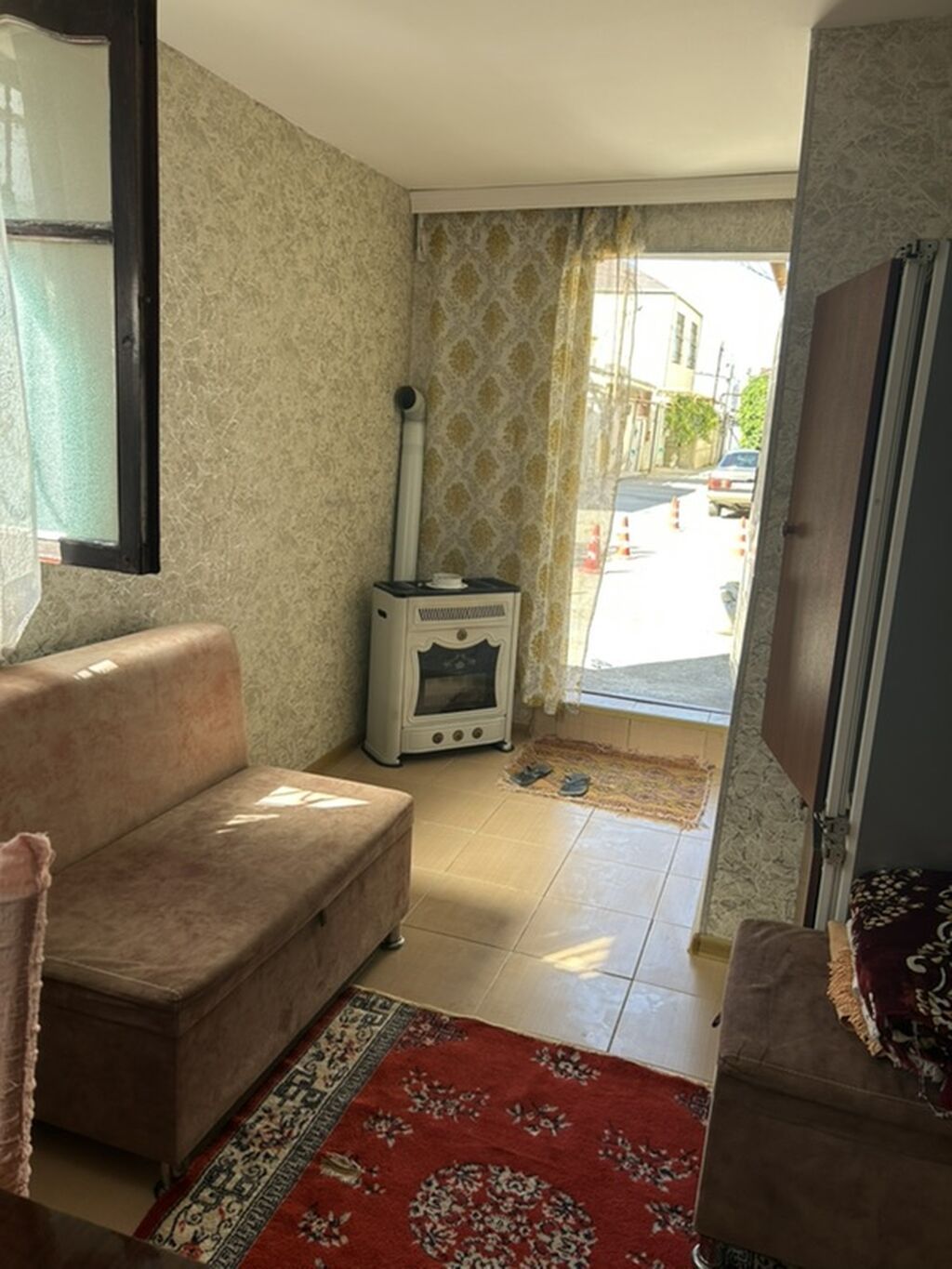 1 otaqlı kiçik ev – mətbəx, sanitar qovşağı və isitmə sistemi ilə -