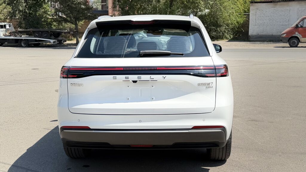 Geely Galaxy Starship 7: 2025 г., 1.5 л, Автомат, Гибрид, Кроссовер: фото 5