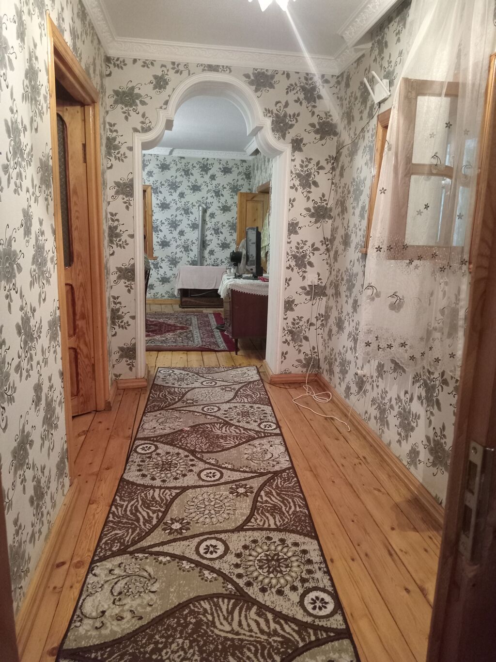 Məhlə evidi iki mərtəbəli 1ci mərtəbəni kiraye verilir, tələbə qızlara