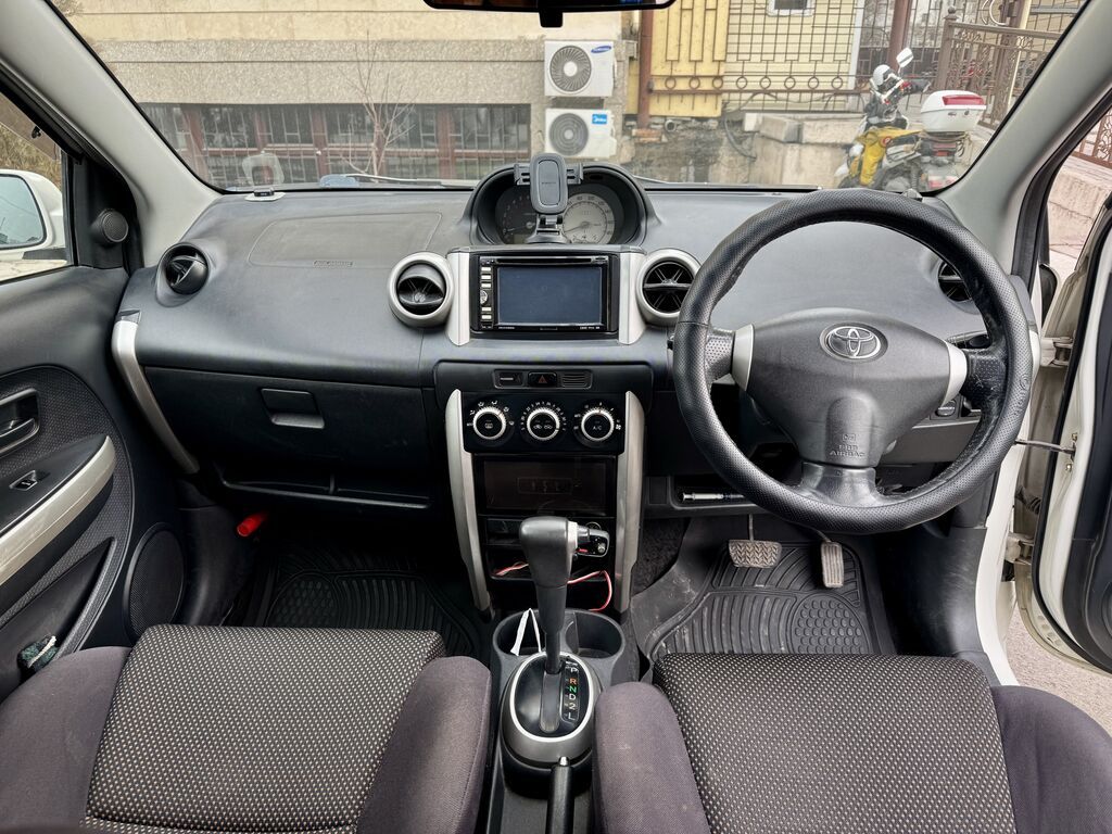 Toyota Ist: 2002 г., 1.5 л, Автомат, Бензин, Хэтчбэк: фото 4