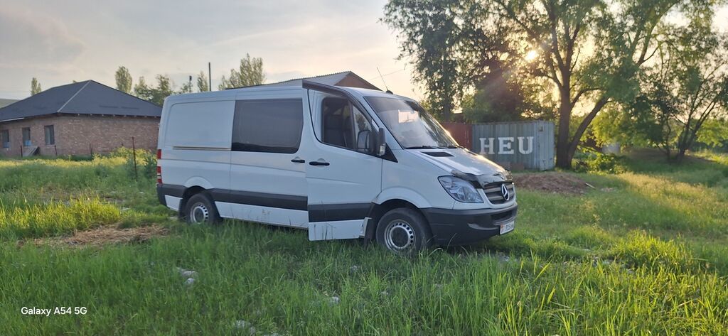 Mercedes-Benz Sprinter, цельнометаллический фургон белого цвета: фото 5