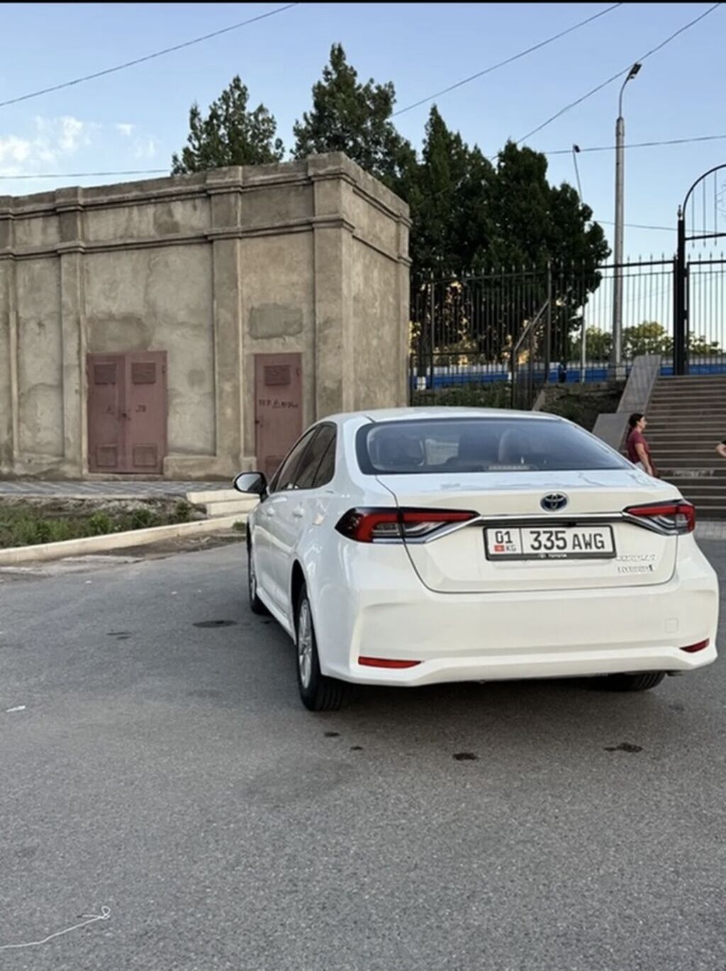 Toyota Corolla: 2019 г., 1.8 л, Автомат, Гибрид, Седан: фото 4