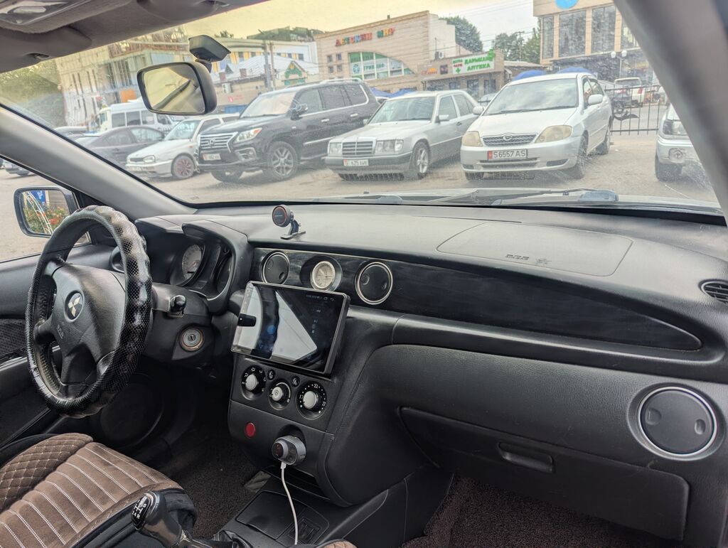 Mitsubishi Outlander: 2004 г., 2 л, Механика, Бензин, Кроссовер: фото 8