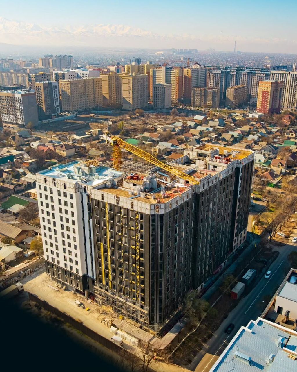 3 комнаты, 117 м², ул. Ахунбаева / Бакаева Элитка, 12 этаж, ПСО (под самоотделку): фото 2