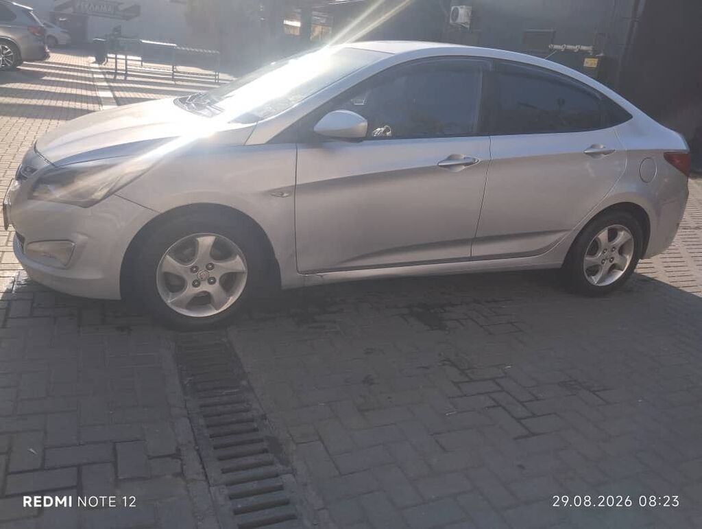 Hyundai Solaris: 2014 г., Автомат, Бензин, Седан: фото 2