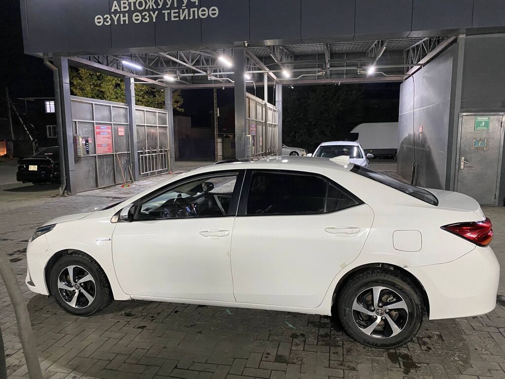 Toyota Levin: 2017 г., Гибрид, Седан: фото 3