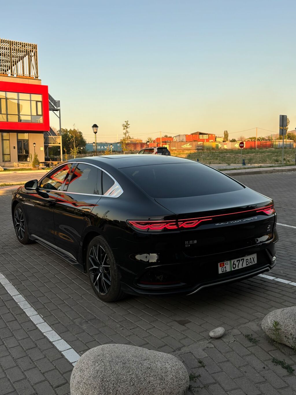 BYD Han: 2022 г., Автомат, Электромобиль, Седан: фото 2