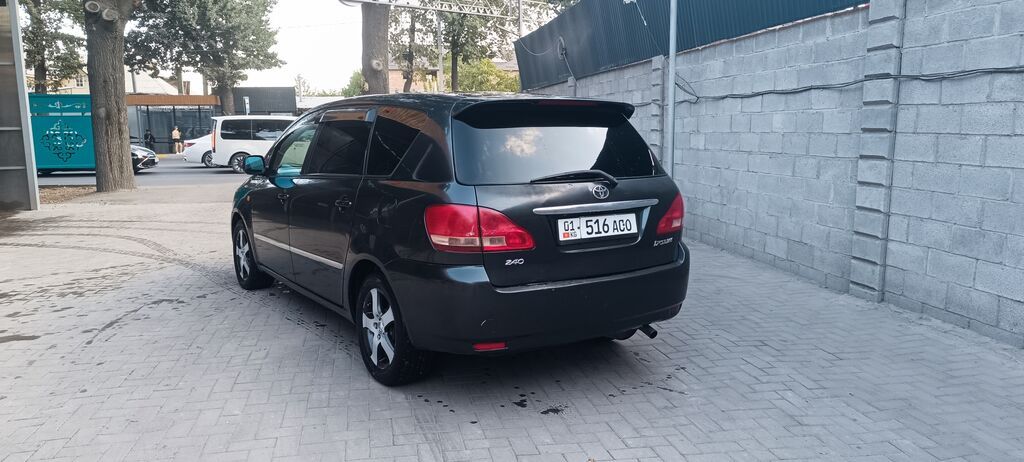 Toyota Ipsum: 2003 г., 2.4 л, Автомат, Бензин, Минивэн: фото 3