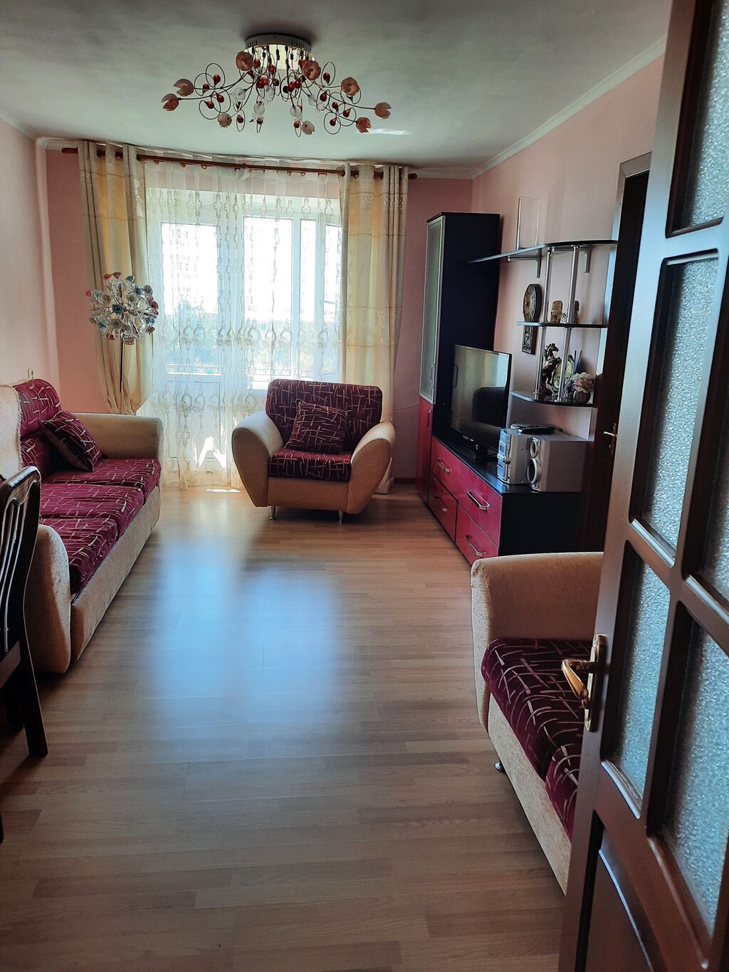 3 комнаты, 62 м², Индивидуалка, 3 этаж, Свежий ремонт: фото 1