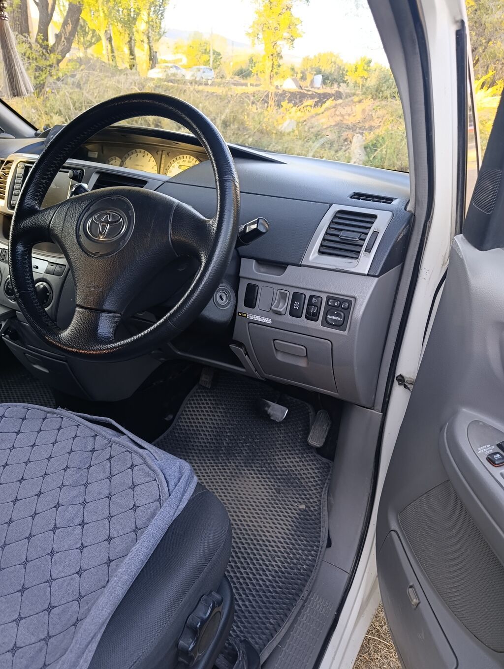 Toyota Voxy: 2003 г., 2 л, Автомат, Бензин, Минивэн: фото 4