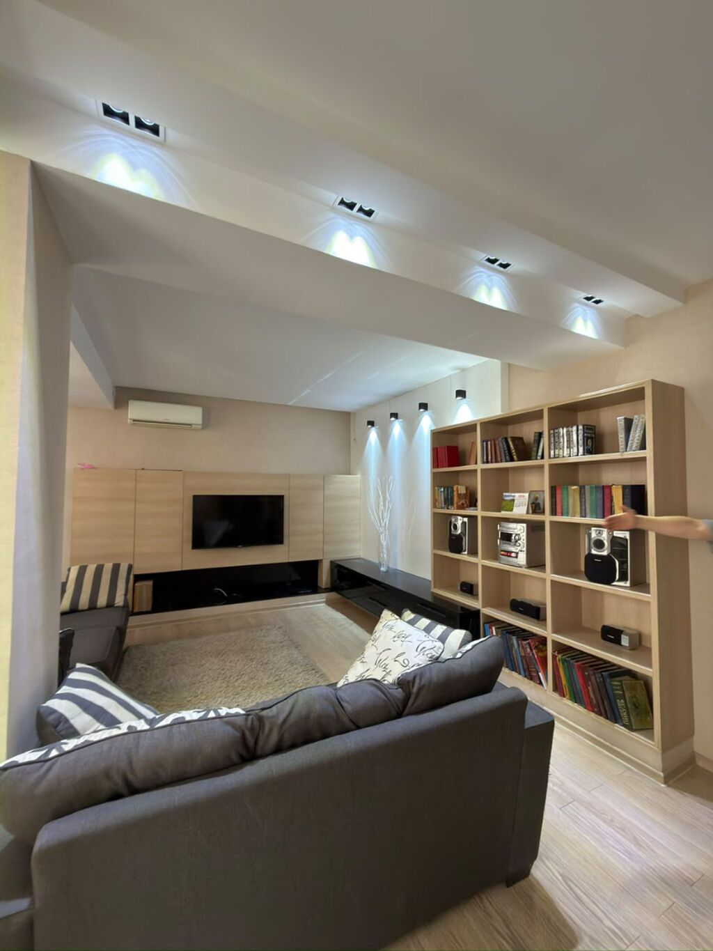 3 комнаты, 117 м², Бишкек Парк ТРЦ Элитка, 3 этаж, Евроремонт: фото 2