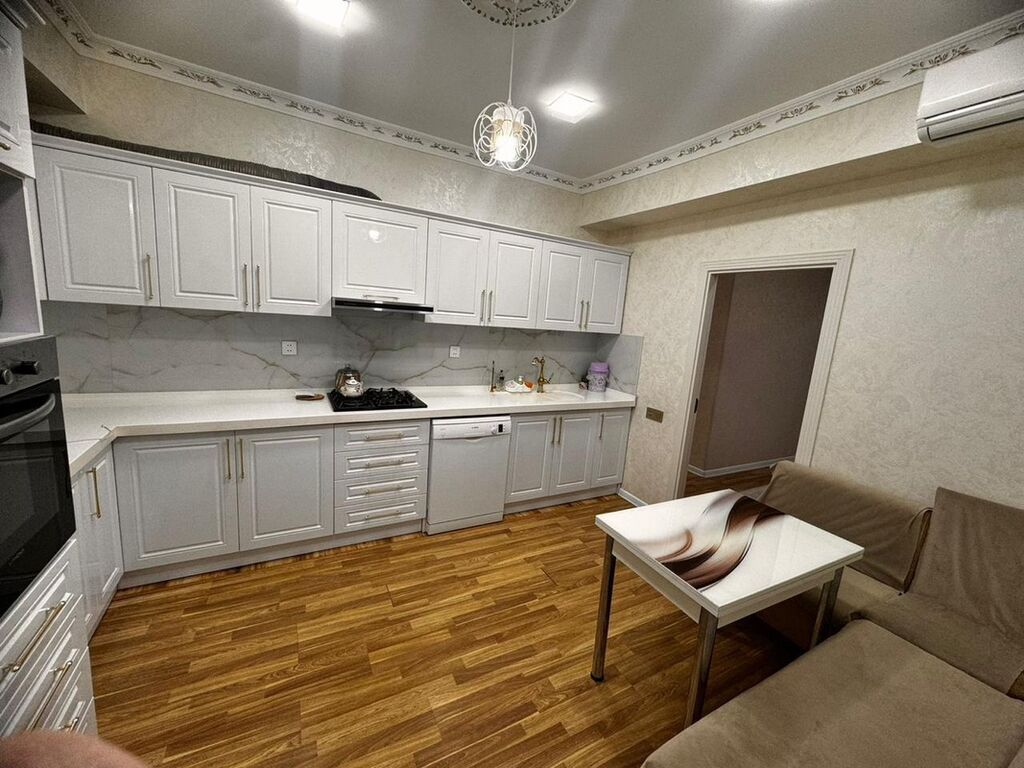3 otaqlı, Yeni tikili, 147 kv. m